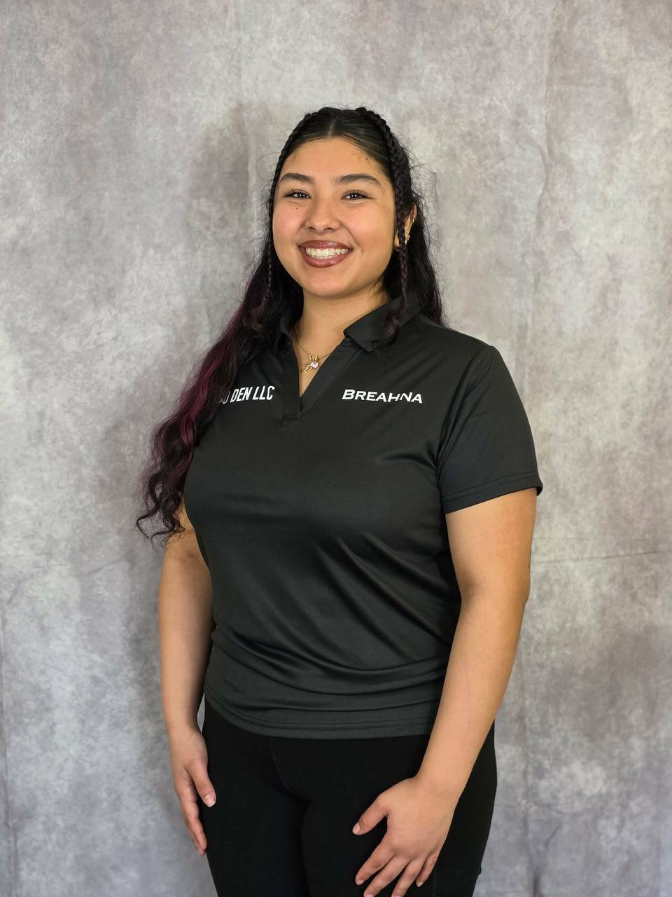 Doggo Den groomer Breahna, Dog Washer